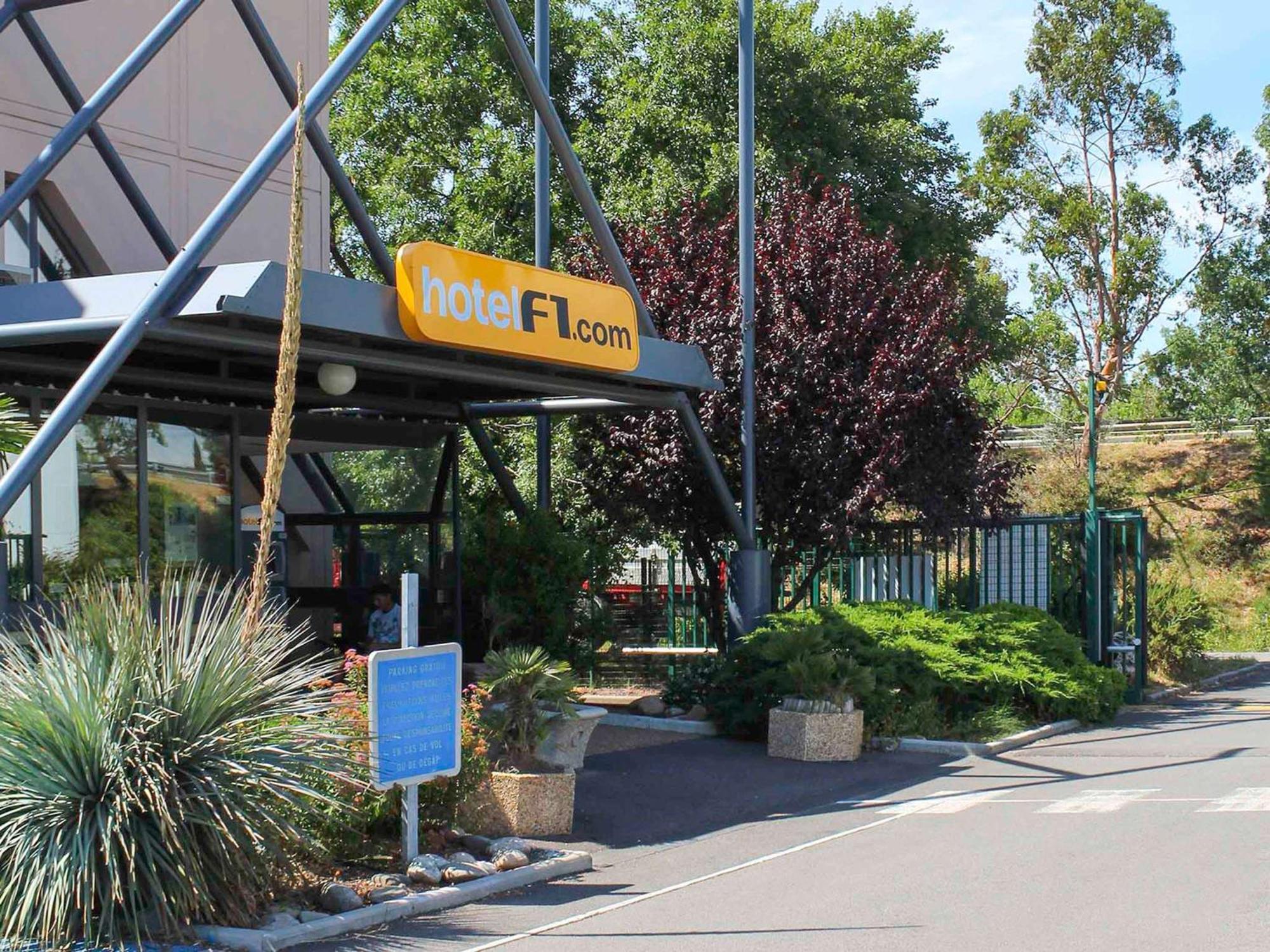 Hotelf1 Frejus Roquebrune Sur Argens Luaran gambar